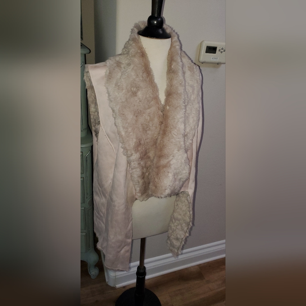 Dolce Cabo Ultra Soft Faux Fur Vest Medium